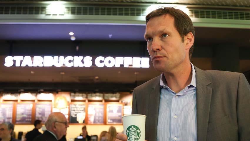 Starbucks eröffnet im Europark, II