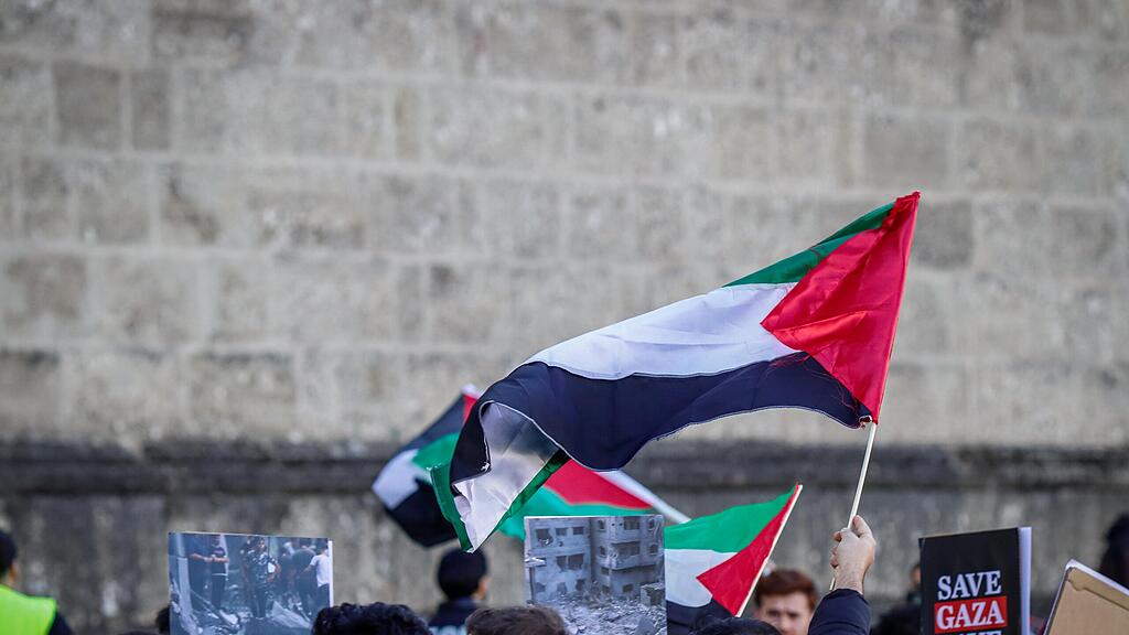 Demo in Salzburg f\u00fcr Bewohner von Gaza