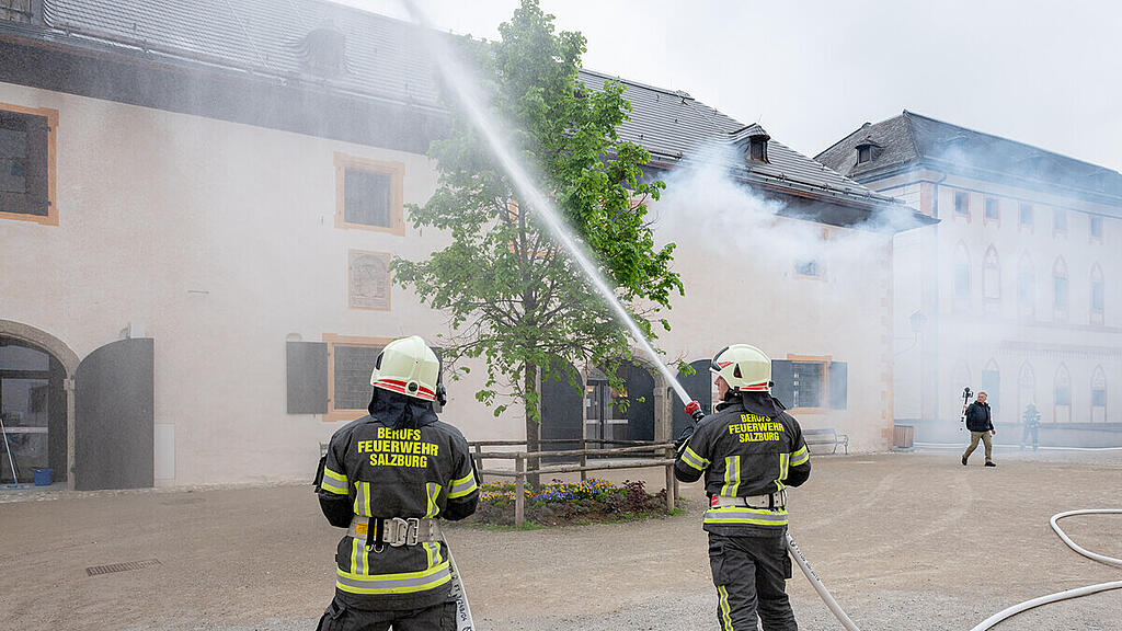 Feuerwehr-Übung auf der Festung, II