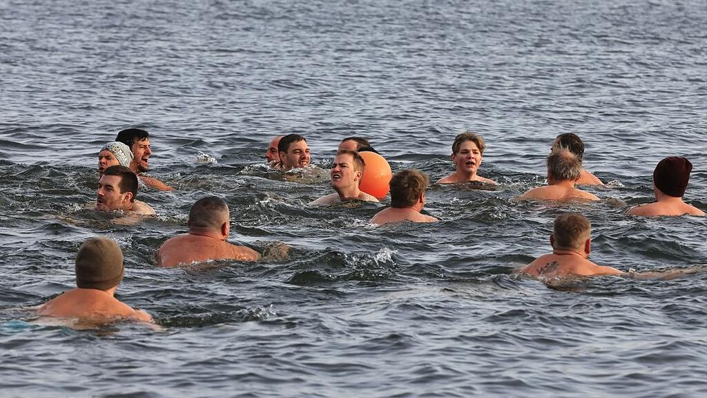 Silvesterschwimmen im Obertrumer See