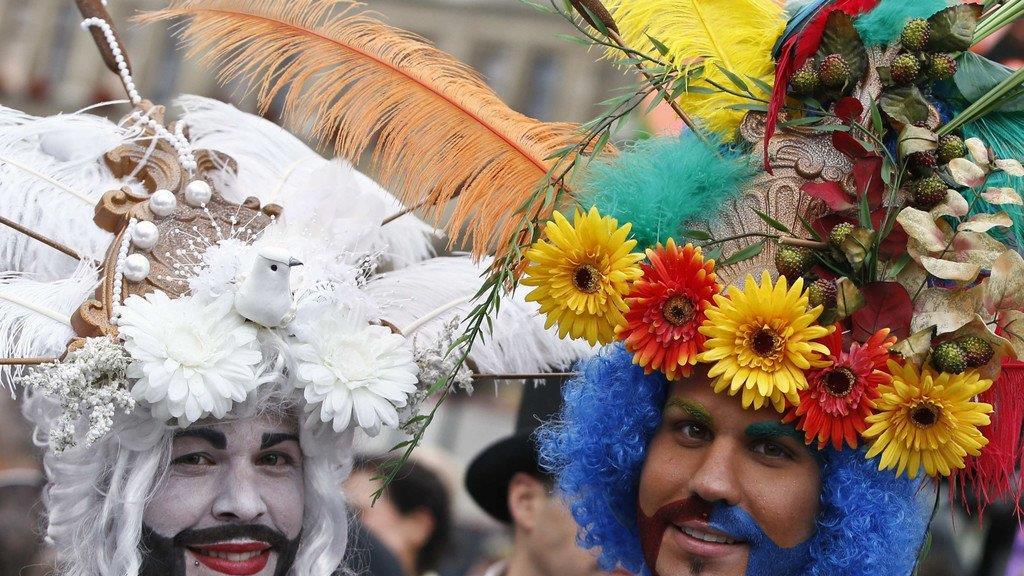 Life Ball 2014: Erste Gäste am Magenta Carpet (Kostüme)
