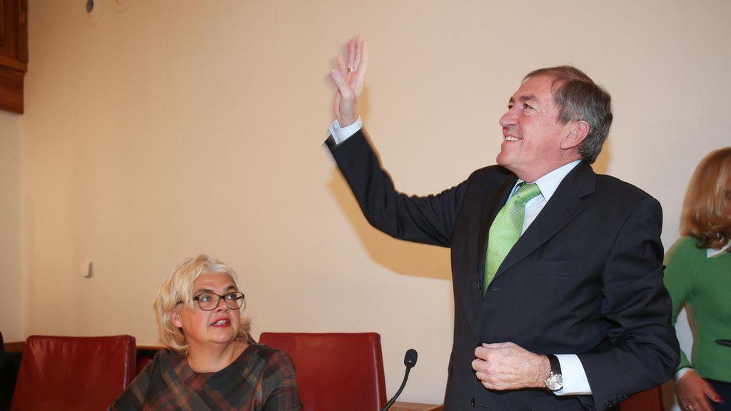 Bürgermeister Heinz Schaden tritt zurück, III