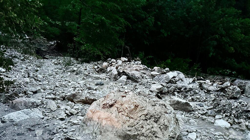 Mure auf Kienbergwand Landesstraße zwischen St. Gilgen und Oberwang