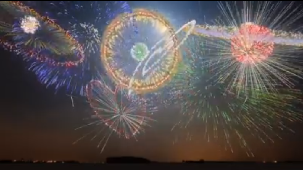 Was dieses Feuerwerk in den Himmel zauber ist wahre Kunst.