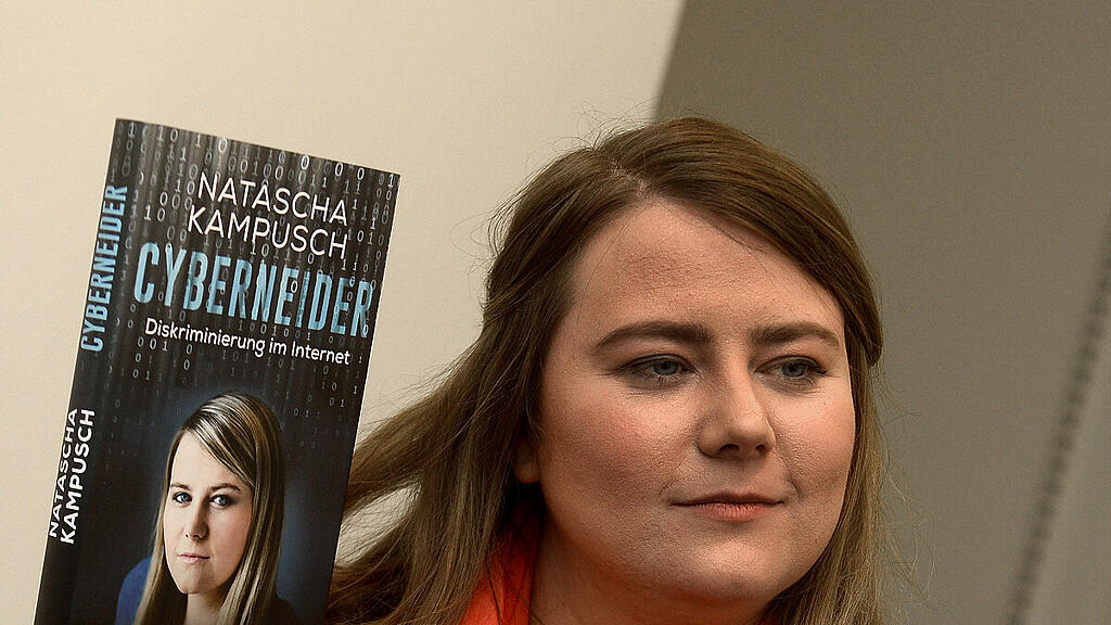Kampusch ist online immer wieder starken Anfeindungen ausgesetzt