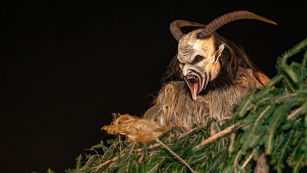 Krampuslauf im Ortszentrum, Großgmain
