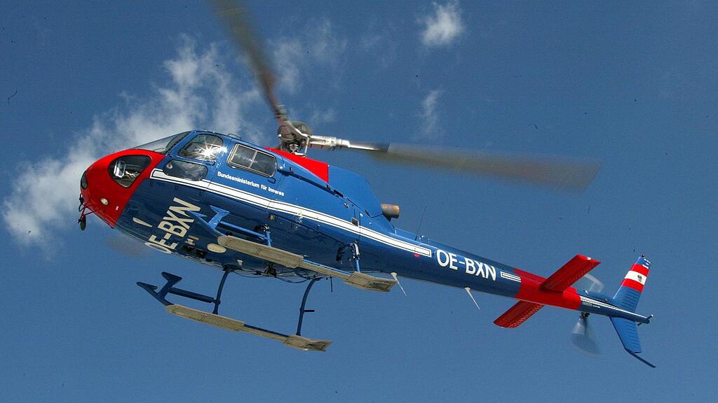 Auch ein Hubschrauber war im Einsatz.