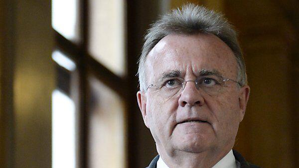 Niessl soll 10.000 Euro in Kuvert erhalten haben