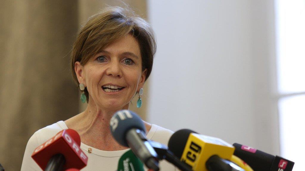 Neue Landesregierung angelobt, II