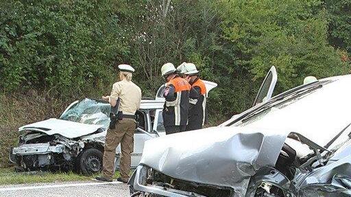 Trümmerfeld nach Frontalcrash