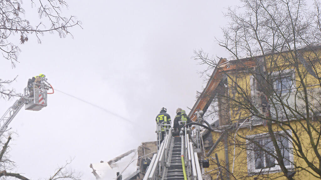 NIEDERÖSTERREICH EXPLOSION IN MEHRPARTEIENHAUS IN LANGENZERSDORF =(2).jpg