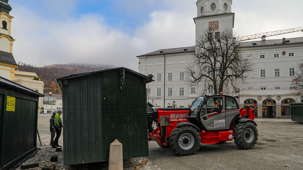 Aufbau Christkindlmarkt II