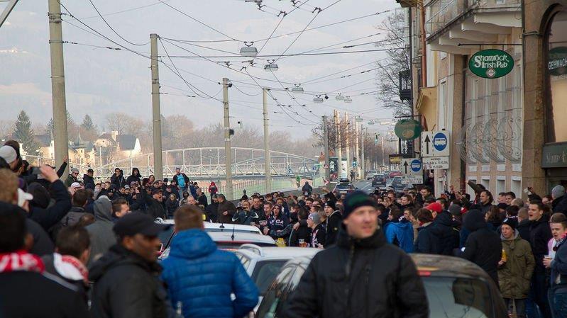 Ajax-Fans in Salzburg, II