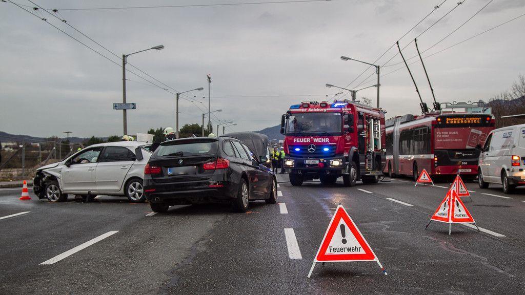 Autoüberschlag auf Innsbrucker Bundesstraße