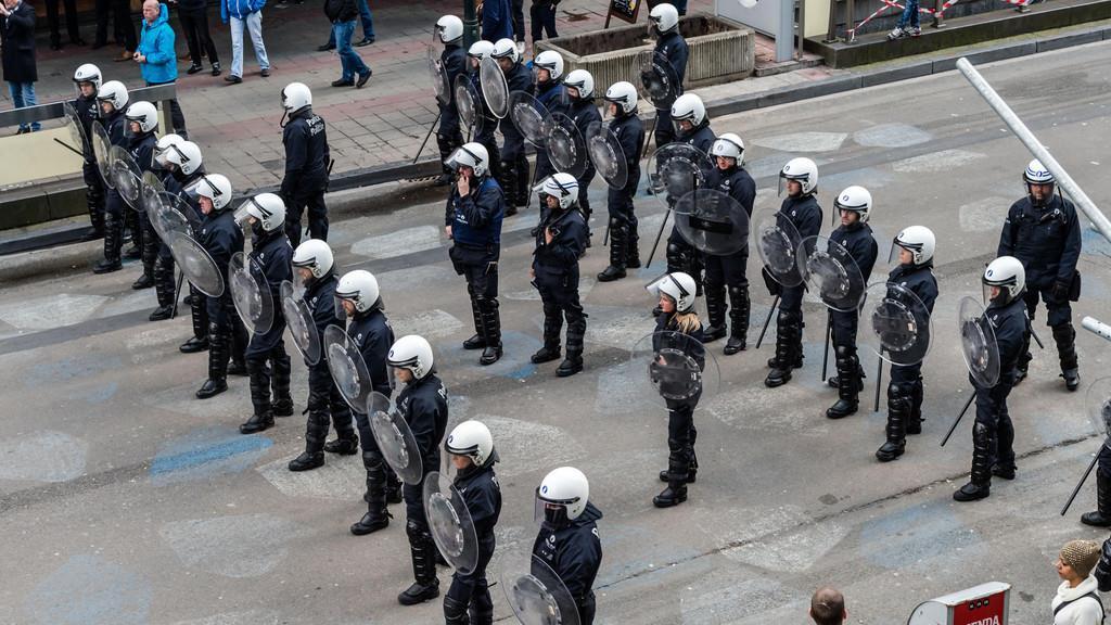 Hooligans randalieren in Brüssel
