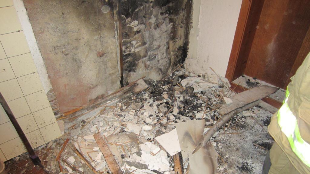 Vermutlich löste ein überhitzter Ofen das Feuer aus.