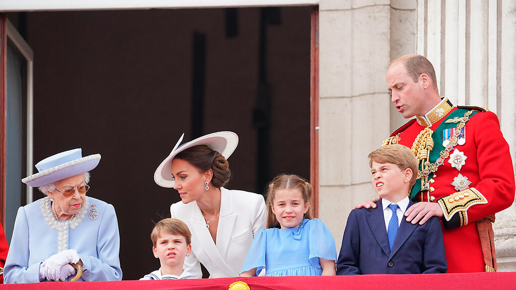 Queen feiert 70 Jahre Thronjubil\u00e4um