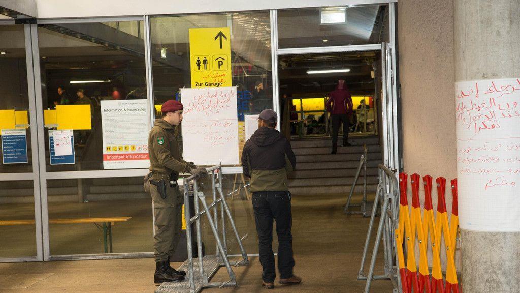 Flüchtlinge am Donnerstag am Salzburger Hauptbahnhof