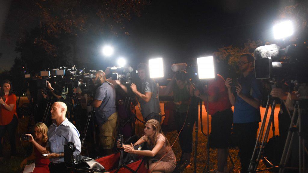 Trauer nach tödlicher Schul-Schießerei in Florida