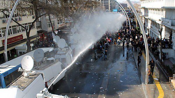 Hartes Vorgehen der Polizei in Ankara