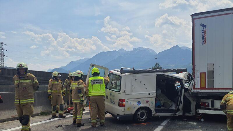 Crash Lkw und Pkw A10 bei Kuchl