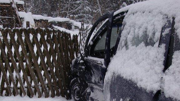 Schnee: Crash in Ebenau