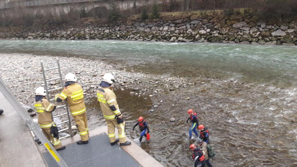 Fischer aus Salzach gerettet