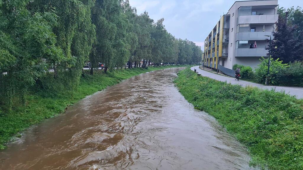 Erhöhter Pegel in der Salzach: Fahrradunterführung in Salzburg-Stadt gesperrt