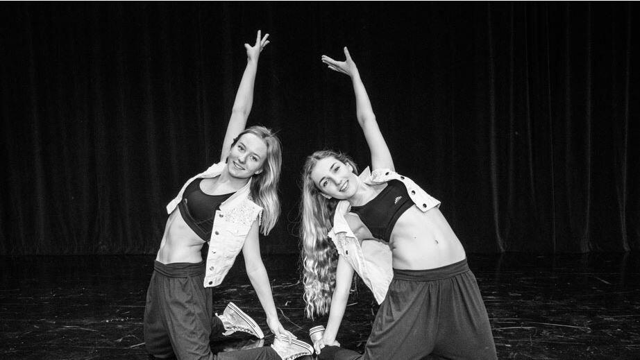 Julia Huber und Marlene Steinacher tanzten sich zum Erfolg.