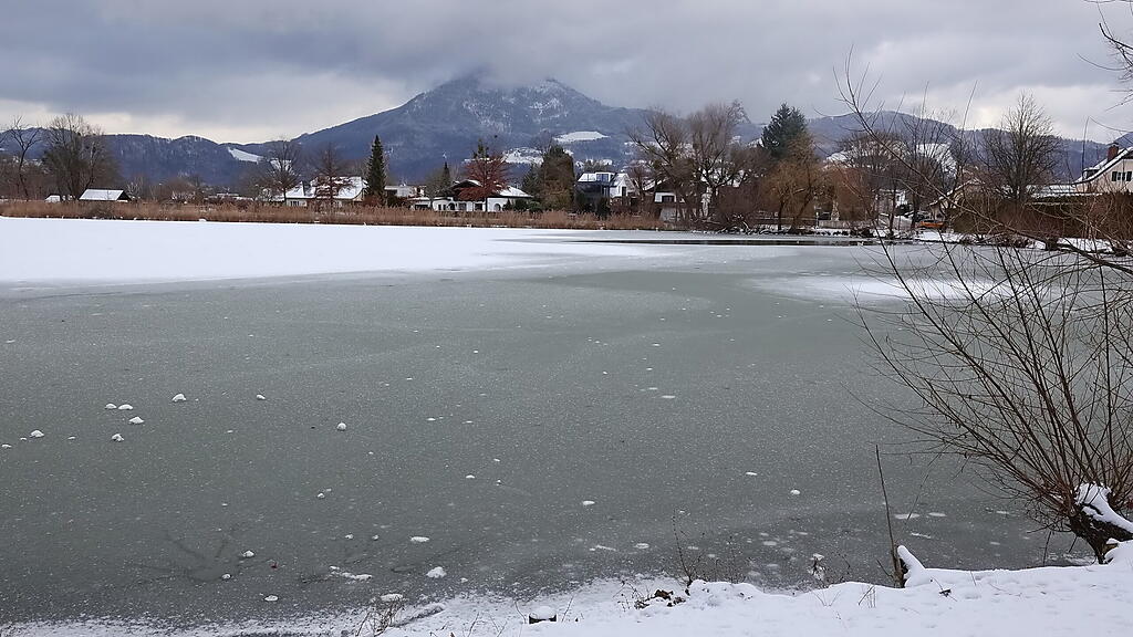 Leopoldskroner Weiher, eisfläche gesperrt,