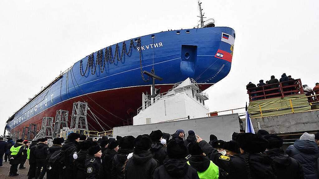 Der Atomeisbrecher "Yakutia" in St. Petersburg