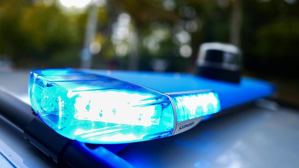 Hlzpfahl durschlägt Windschutzscheibe bei Unfall in OÖ