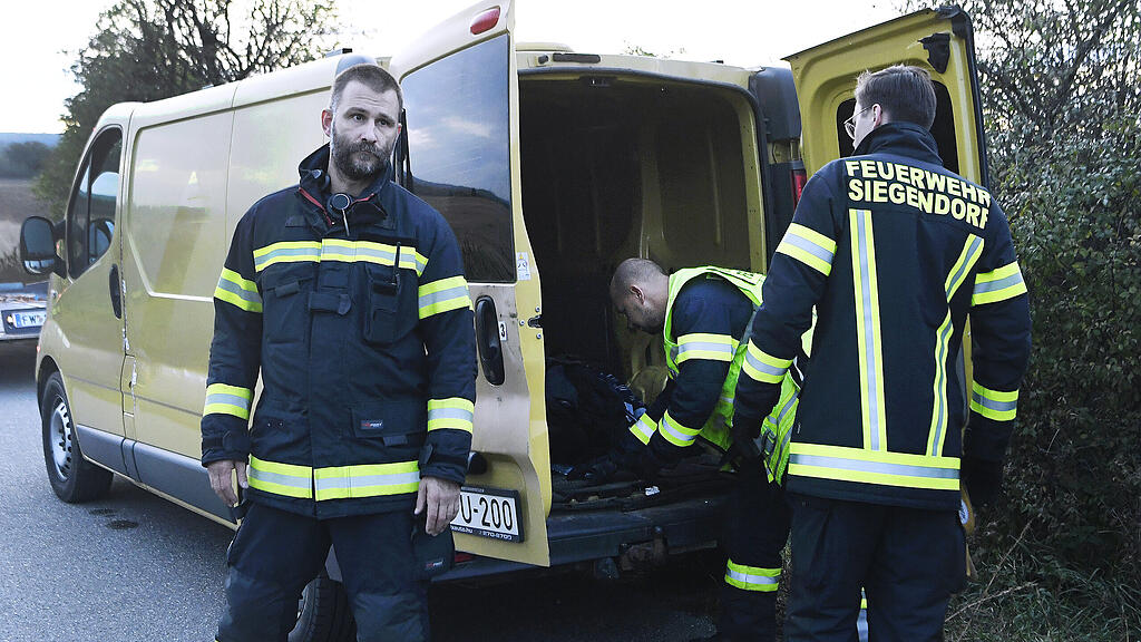 BURGENLAND ZWEI TOTE FLÜCHTLINGE IN KLEINBUS AN BURGENLÄNDISCHER GRENZE ENTDECKT =(7).jpg
