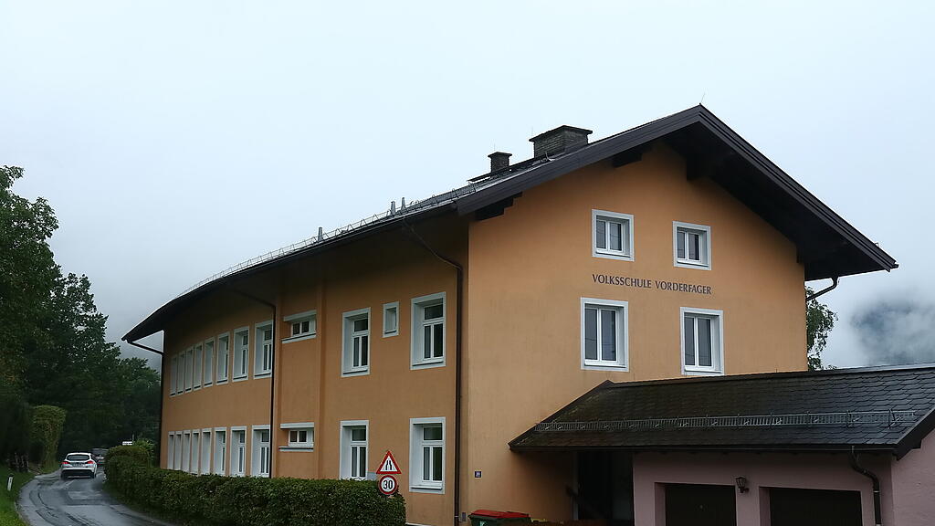 schulen, Salzburg, zugesperrt, Fachschule für wirtschaftliche Berufe Hallein, Volksschule Vorderfager Elsbethen