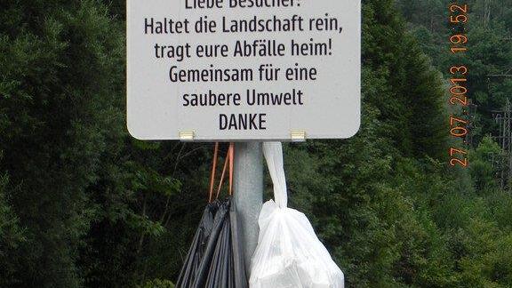 Strubklamm: Müllberge & Feuerstellen