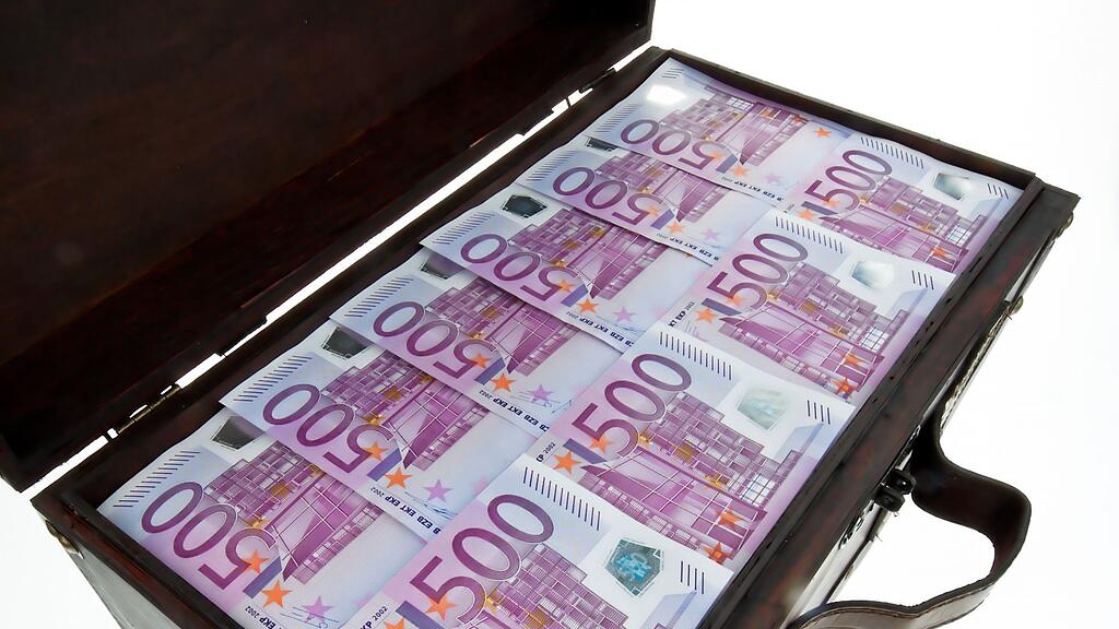 Die Brutalen Räuber erbeuteten anscheinend 100.000 Euro.