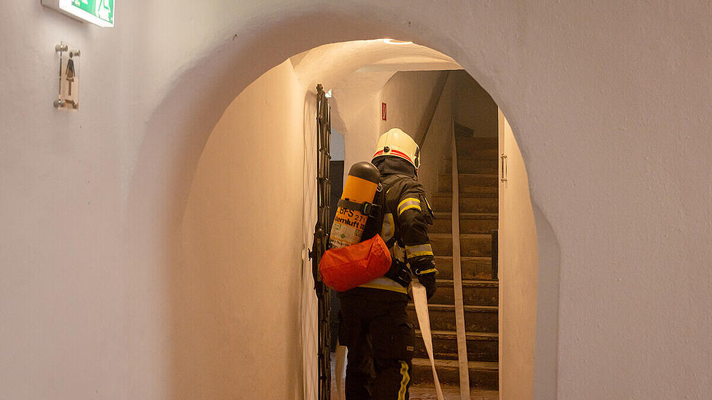 Feuerwehr-Übung auf der Festung, II