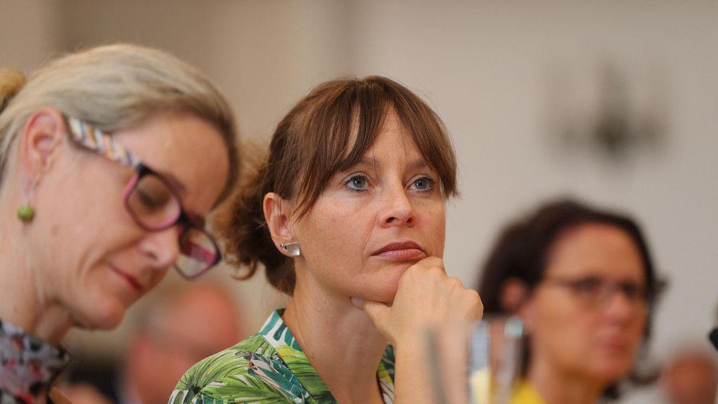 Salzburgs Regierungsmitglieder stellen sich Hearing