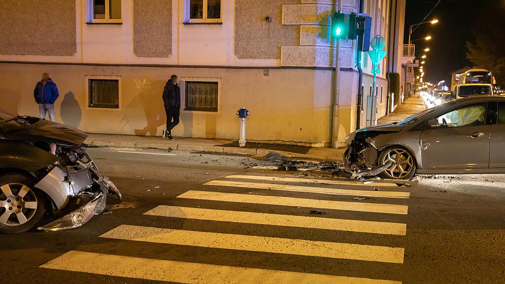 Frontal-Crash in der Sterneckstraße