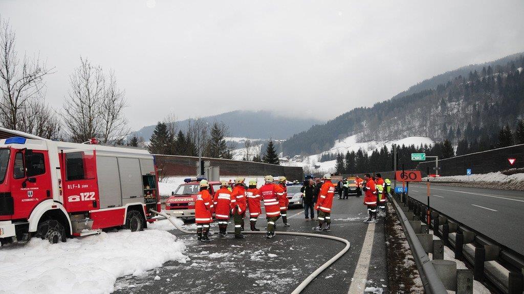 Reisebus in Vollbrand