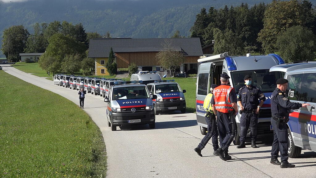 Polizeigro\u00dfeinsatz in Bad Vigaun