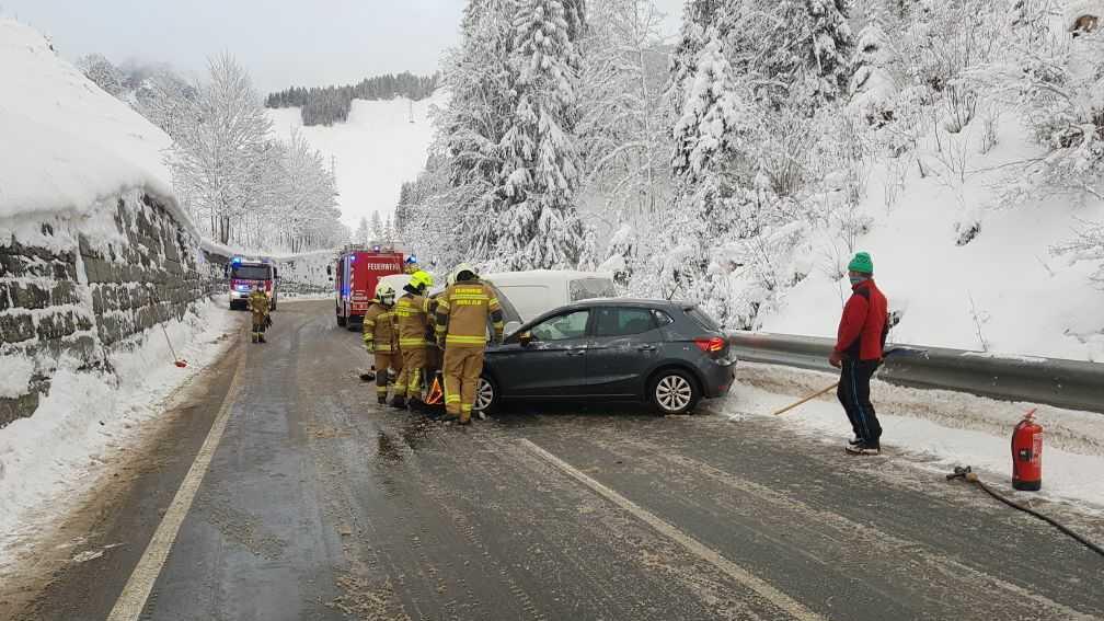 Unfall auf B164 in Hinterthal