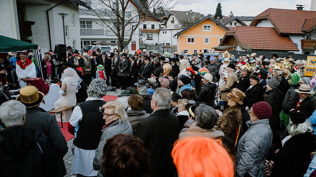Verkehrte Hochzeit, Kirche