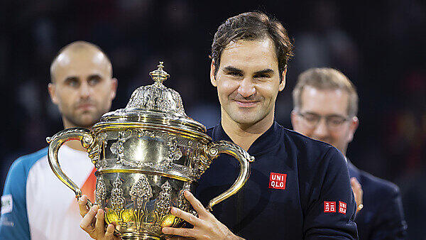 Federer mit seiner 99. Trophäe