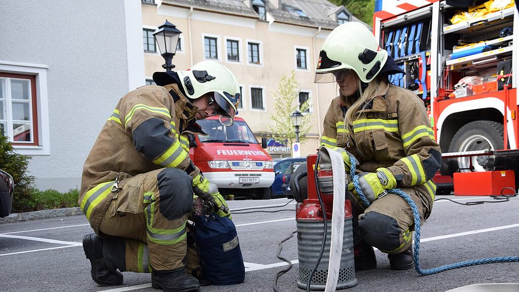 Die Einsatzkräfte probten in Hallein den Ernstfall.