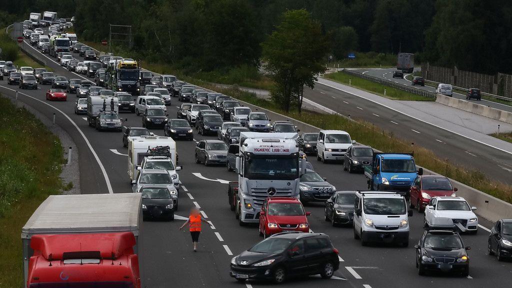 Stau nach Auffahrunfall auf A10
