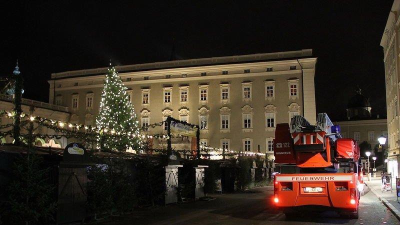 Christbaum fällt Orkan zum Opfer