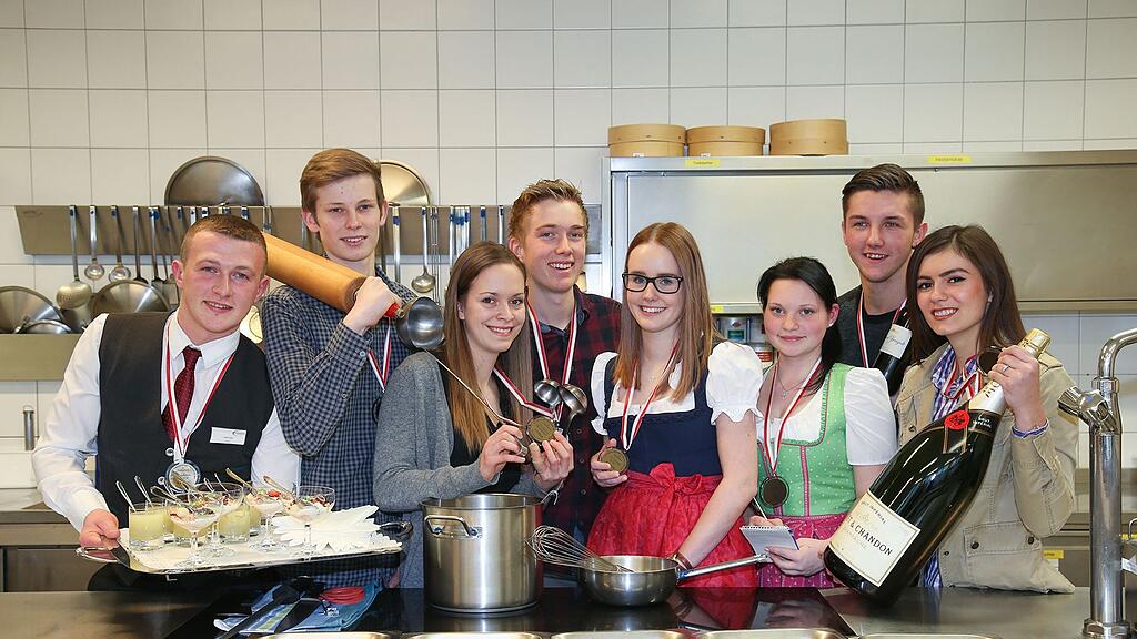 Das Team Salzburg (v. l.): Valerij Marjan, Andreas Meißl, Verena Hettegger, Sebastian Kreuzer, Julia Dittmann, Hannah Leitner, Filip Stekovic und Selima Selimovic.