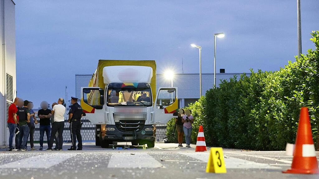 Lkw-Lenker fährt offenbar mit Absicht gegen Kirche