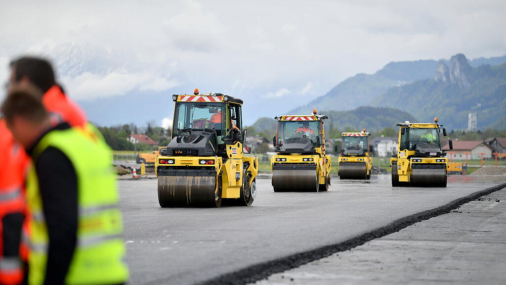 Flughafen Salzburg: Asphaltierung hat begonnen